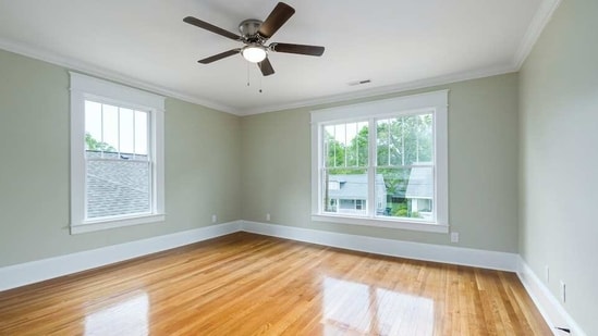 Ceiling fans circulate air throughout the room keeping temperatures low. (Pexels)