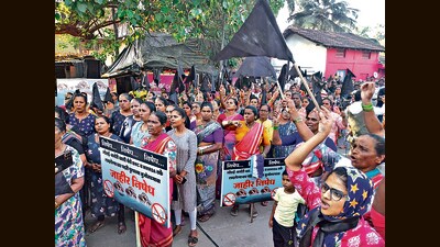 Dharavi Bhet residents protest against two proposed bridges Dharavi Bhet residents protest against two proposed bridges