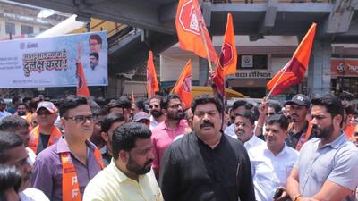 Dombivli station turns hawker-free after MNS ultimatum Dombivli station turns hawker-free after MNS ultimatum