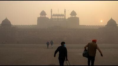A smoggy morning at Red Fort. (Reuters) A smoggy morning at Red Fort. (Reuters)