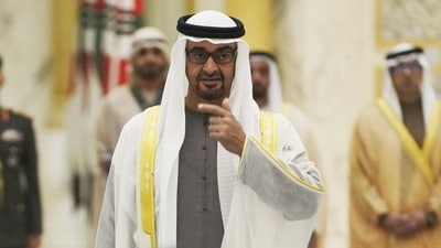 Emirati leader Sheikh Mohammed bin Zayed Al Nahyan gestures toward an honor guard at Qasar Al Watan in Abu Dhabi, United Arab Emirates. (AP file)