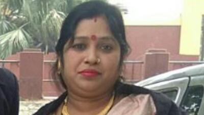Forty four-year-old Sapna Kumar fought with teenaged goons who allegedly robbed her son. (HT Photo (Sourced)) Forty four-year-old Sapna Kumar fought with teenaged goons who allegedly robbed her son. (HT Photo (Sourced))