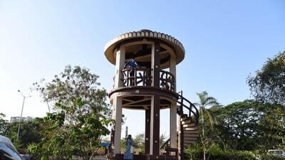 NMMChas erected five watch towers for bird lovers to view flamingos and the creek in Navi Mumbai .umbai, India, on Wednesday, March 29, 2023. (Bachchan Kumar/ HT PHOTO) NMMChas erected five watch towers for bird lovers to view flamingos and the creek in Navi Mumbai .umbai, India, on Wednesday, March 29, 2023. (Bachchan Kumar/ HT PHOTO)