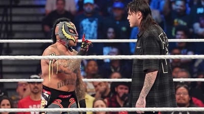 Rey Mysterio; Dominik Mysterio (Twitter) Rey Mysterio; Dominik Mysterio (Twitter)