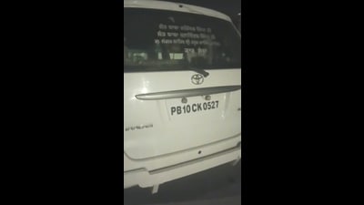 The SUV abandoned by escapees who the police suspect are Amritpal Singh and his aides. (HT Photo) The SUV abandoned by escapees who the police suspect are Amritpal Singh and his aides. (HT Photo)