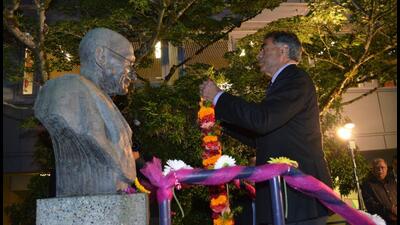 The bust of Mahatma Gandhi at the Simon Fraser University campus in Burnaby, British Colombia, Canada was garlanded on October 2 every year. (Supplied photo) The bust of Mahatma Gandhi at the Simon Fraser University campus in Burnaby, British Colombia, Canada was garlanded on October 2 every year. (Supplied photo)