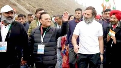 Congress leader Rahul Gandhi with Jalandhar MP Santokh Singh Chaudhary who passed away during the Bharat Jodo Yatra. (File) Congress leader Rahul Gandhi with Jalandhar MP Santokh Singh Chaudhary who passed away during the Bharat Jodo Yatra. (File)