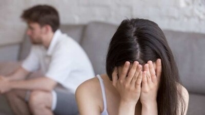Sometimes we may feel alienated from our partner. In those situations, it is important to press pause and reflect on the reasons, and work on getting back the spark and the intimacy in the relationship. (Unsplash) Sometimes we may feel alienated from our partner. In those situations, it is important to press pause and reflect on the reasons, and work on getting back the spark and the intimacy in the relationship. (Unsplash)
