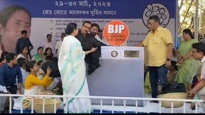 Mamata Banerjee uses 'BJP washing machine' at protest site (Twitter/TMC)