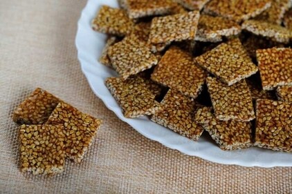 Til Gur ki Chikki (Unsplash) Til Gur ki Chikki (Unsplash)