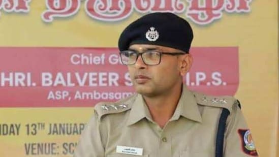 Suspended IPS officer Balveer Singh. (Twitter/ @KushalSinha001)