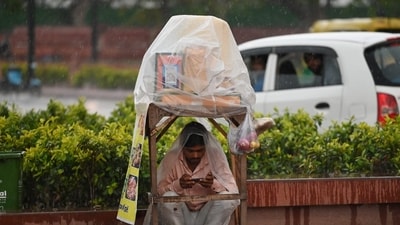 The Met department said, “Delhi/ NCR is likely to have rain and thundershowers during late evening and night. With a break sometime tomorrow forenoon/afternoon, the wet spell will resume tomorrow as well.” (Vipin Kumar/Hindustan Times) The Met department said, “Delhi/ NCR is likely to have rain and thundershowers during late evening and night. With a break sometime tomorrow forenoon/afternoon, the wet spell will resume tomorrow as well.” (Vipin Kumar/Hindustan Times)