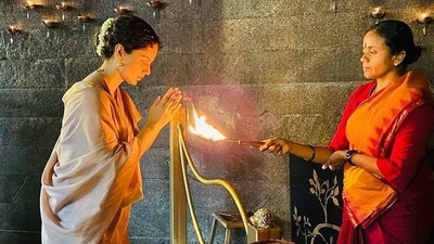 Kangana Ranaut wore a beige saree and white flowers in her hair for the temple visit. Kangana Ranaut wore a beige saree and white flowers in her hair for the temple visit. 