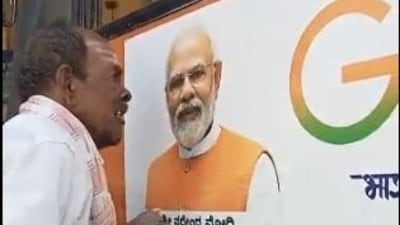 The Karnataka farmer kissed the picture of PM Modi.