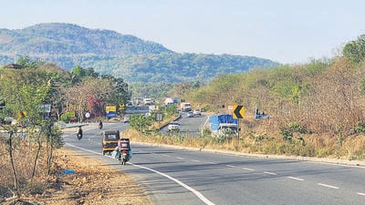 Navi Mumbai, India - March 30, 2023: Union Minister of Road Transport and Highways Nitin Gadkari laid the foundation stone of three national highway projects worth Rs. 414.68 crore and 63,900 km long and new project worth Rs. 15,000 crore, at Palaspe Village, Karnala Naka, in Raigad district, India, on Thursday, March 30, 2023. (Photo by Bachchan Kumar/ HT Photo) (HT PHOTO) Navi Mumbai, India - March 30, 2023: Union Minister of Road Transport and Highways Nitin Gadkari laid the foundation stone of three national highway projects worth Rs. 414.68 crore and 63,900 km long and new project worth Rs. 15,000 crore, at Palaspe Village, Karnala Naka, in Raigad district, India, on Thursday, March 30, 2023. (Photo by Bachchan Kumar/ HT Photo) (HT PHOTO)