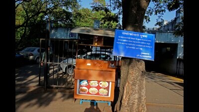 Parking lot near Rajiv Gandhi Zoo, Katraj. (Ravindra Joshi/HT PHOTO)