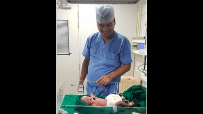 The surgeon Dr Shailesh Puntambekar, who is the director of Pune’s Galaxy Care Multispeciality Hospital, is the country’s sole practitioner of this procedure, having conducted 11 successful uterus transplants so far. (HT PHOTO)