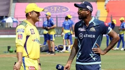 MS Dhoni (L) with Hardik Pandya (IPL) MS Dhoni (L) with Hardik Pandya (IPL)