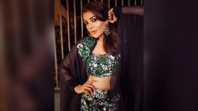 To complete her look, Kajal Agarwal added a pair of statement jhumkas adorned with white and green studded stones as her accessories which added an extra touch of glamour and sophistication to her overall appearance.&nbsp; (Instagram/@kajalaggarwalofficial)