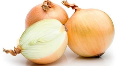 Sulphur content present in onions helps in reducing cholesterol levels, breaking down blood clots and lowering the risk of cardiovascular diseases. (Unsplash) Sulphur content present in onions helps in reducing cholesterol levels, breaking down blood clots and lowering the risk of cardiovascular diseases. (Unsplash)