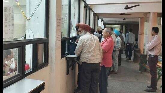 With just a day left to deposit the property tax without additional penalty and interest, 67,000 property owners are yet to deposit their taxes to the Municipal Corporation (MC). The last date to deposit the property tax for the current year (2022-23) is March 31 after which an additional 10% penalty and 18% interest on delayed payment will be charged by the MC. (HT File Photo)