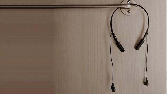 Wireless earphones come with amazing sound quality and are inexpensive too. (Unsplash)