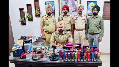 Sub-inspector Amarinder Singh giving details of the seized hookahs and e-cigarettes in Ludhiana on Friday. (HT Photo) Sub-inspector Amarinder Singh giving details of the seized hookahs and e-cigarettes in Ludhiana on Friday. (HT Photo)