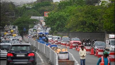 The Public Works Department (PWD) had announced a 50-day schedule for repair of expansion joints on the arterial Chirag Delhi flyover. (Sanchit Khanna/HT Photo)