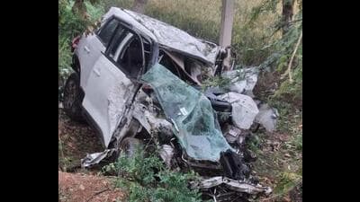The mangled remains of the car that overturned after hitting a tree in Hisar’s Adampur area in the wee hours of Friday. (HT Photo)