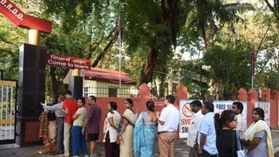Voters wait for the polling to start during Karnataka state Assembly election, in Bengaluru on May 12, 2018. (Arijit Sen / Hindustan Times) Voters wait for the polling to start during Karnataka state Assembly election, in Bengaluru on May 12, 2018. (Arijit Sen / Hindustan Times)