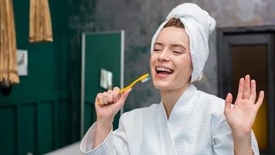 Individuals with gum disease have higher levels of inflammatory markers in their blood, which can impair insulin sensitivity and contribute to higher blood sugar level (Freepik) Individuals with gum disease have higher levels of inflammatory markers in their blood, which can impair insulin sensitivity and contribute to higher blood sugar level (Freepik)