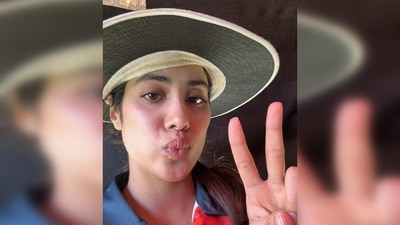 Janhvi Kapoor was also seen embracing her natural skin as she posed for a selfie. (Instagram/@janhvikapoor) Janhvi Kapoor was also seen embracing her natural skin as she posed for a selfie. (Instagram/@janhvikapoor)