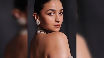 Alia Bhatt's look was put together by a team of three talented stylists - Rhea Kapoor, Manisha Melwani and Sanya Kapoor. (Instagram/@aliaabhatt) Alia Bhatt's look was put together by a team of three talented stylists - Rhea Kapoor, Manisha Melwani and Sanya Kapoor. (Instagram/@aliaabhatt)