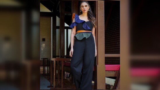 Keeping her look simple but elegant, she paired her jumpsuit with small pearl earrings and rings.&nbsp;(Instagram/@aditiraohydari)