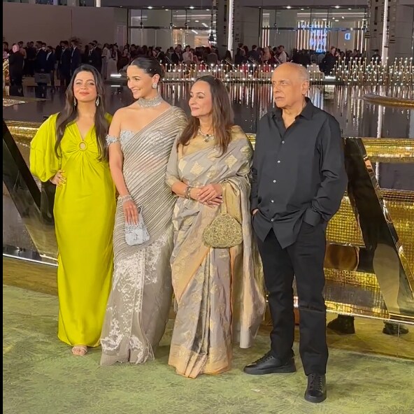 Alia Bhatt with her family. Alia Bhatt with her family.