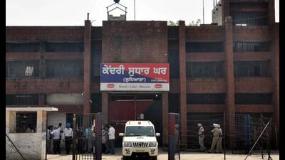 Assistant jail superintendent Inderpreet Singh said on March 31, they conducted a surprise check in the Ludhiana central jail. (HT file photo) Assistant jail superintendent Inderpreet Singh said on March 31, they conducted a surprise check in the Ludhiana central jail. (HT file photo)