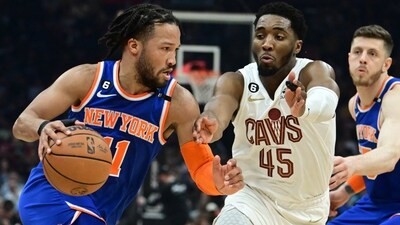 New York Knicks guard Jalen Brunson (11) drives to the basket against Cleveland Cavaliers guard Donovan Mitchell (45) during the first half at Rocket Mortgage FieldHouse. (USA TODAY Sports via Reuters Con)