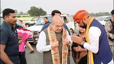 Bihar BJP president Samrat Chaudhary welcomes Union home minister Amit Shah at Patna airport on Friday. (Santosh Kumar/HT) Bihar BJP president Samrat Chaudhary welcomes Union home minister Amit Shah at Patna airport on Friday. (Santosh Kumar/HT)