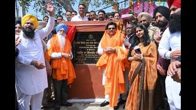 Local bodies minister Inderbir Singh Nijjar during inauguration of a road construction work in Ludhiana on Saturday. (HT Photo)