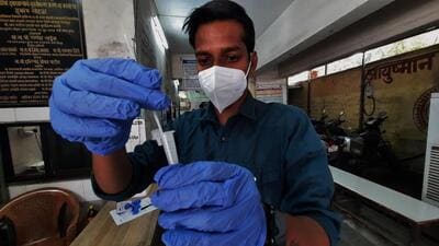 Out of the 1,021 active cases, 82 Covid-19 patients are hospitalised. “Most patients are hospitalised in BMC’s Sevenhill hospital (SHH)- Covid-19 facility,” said Dr Gomare. According to SHH doctors, these admitted patients are incidentally tested for Covid-19 and were admitted in other hospitals primarily for other treatment. (Praful Gangurde/HT Photo) Out of the 1,021 active cases, 82 Covid-19 patients are hospitalised. “Most patients are hospitalised in BMC’s Sevenhill hospital (SHH)- Covid-19 facility,” said Dr Gomare. According to SHH doctors, these admitted patients are incidentally tested for Covid-19 and were admitted in other hospitals primarily for other treatment. (Praful Gangurde/HT Photo)