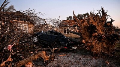 According to Nicholas Price, a meteorologist with the National Weather Service in Jackson, Mississippi, the tornado stayed on the ground for about an hour and cut a path of destruction some 170 miles (274 km) long. (AFP) According to Nicholas Price, a meteorologist with the National Weather Service in Jackson, Mississippi, the tornado stayed on the ground for about an hour and cut a path of destruction some 170 miles (274 km) long. (AFP)