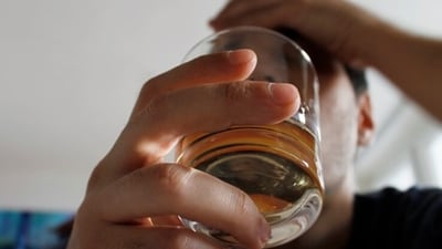 In the case of drinking alcohol, we must limit it, as excessive consumption can cause a rise in blood pressure. (Unsplash) In the case of drinking alcohol, we must limit it, as excessive consumption can cause a rise in blood pressure. (Unsplash)
