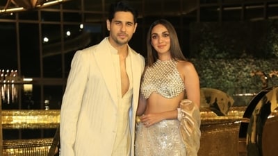 Sidharth Malhotra and Kiara Advani were twinning in ivory as they arrived for the NMACC event. Both wore Indo western attires for the event where they were seen chatting with Kareena Kapoor and Saif Ali Khan. (Varinder Chawla) Sidharth Malhotra and Kiara Advani were twinning in ivory as they arrived for the NMACC event. Both wore Indo western attires for the event where they were seen chatting with Kareena Kapoor and Saif Ali Khan. (Varinder Chawla)