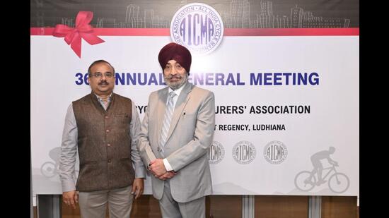Bicycle industry officials during the meeting in Ludhiana on Saturday. (HT Photo)