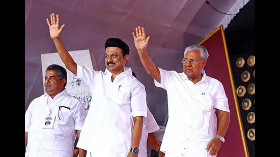 Chief ministers Pinarayi Vijayan and MK Stalin inaugurate the Vaikom Satyagraha centenary celebrations. (PTI)