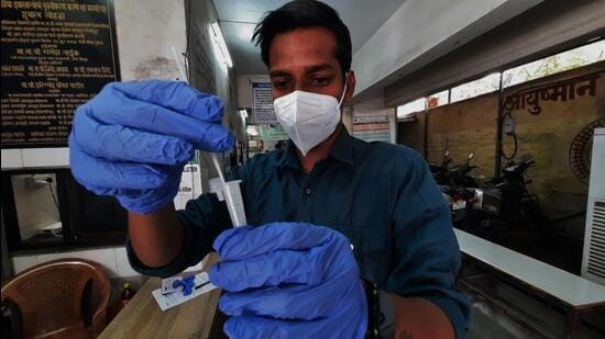 Out of the 1,021 active cases, 82 Covid-19 patients are hospitalised. “Most patients are hospitalised in BMC’s Sevenhill hospital (SHH)- Covid-19 facility,” said Dr Gomare. According to SHH doctors, these admitted patients are incidentally tested for Covid-19 and were admitted in other hospitals primarily for other treatment. (Praful Gangurde/HT Photo)