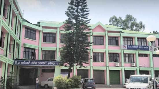 The junior office assistants (JOAs-IT) paper leak scam was unearthed on December 23 when the vigilance sleuths arrested senior assistant of HPSSC Uma Azad red-handed with a solved question paper and ₹2.5 lakh cash, besides a laptop and other documents. (HT File)