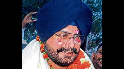 A day after being released from Patiala Central Jail, cricketer-turned-politician Navjot Singh Sidhu announced that he would visit slain singer Sidhu Moose Wala’s residence on Monday . A day after being released from Patiala Central Jail, cricketer-turned-politician Navjot Singh Sidhu announced that he would visit slain singer Sidhu Moose Wala’s residence on Monday .