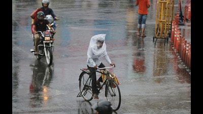 Lucknow saw sudden downpour last week (Deepak Gupta/HT) Lucknow saw sudden downpour last week (Deepak Gupta/HT)