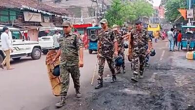 Paramilitary troops patrol violence-hit areas in Howrah on Friday (File Photo)